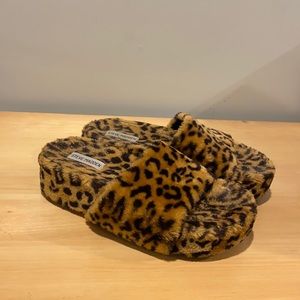 Steve Madden Slides / Slippers